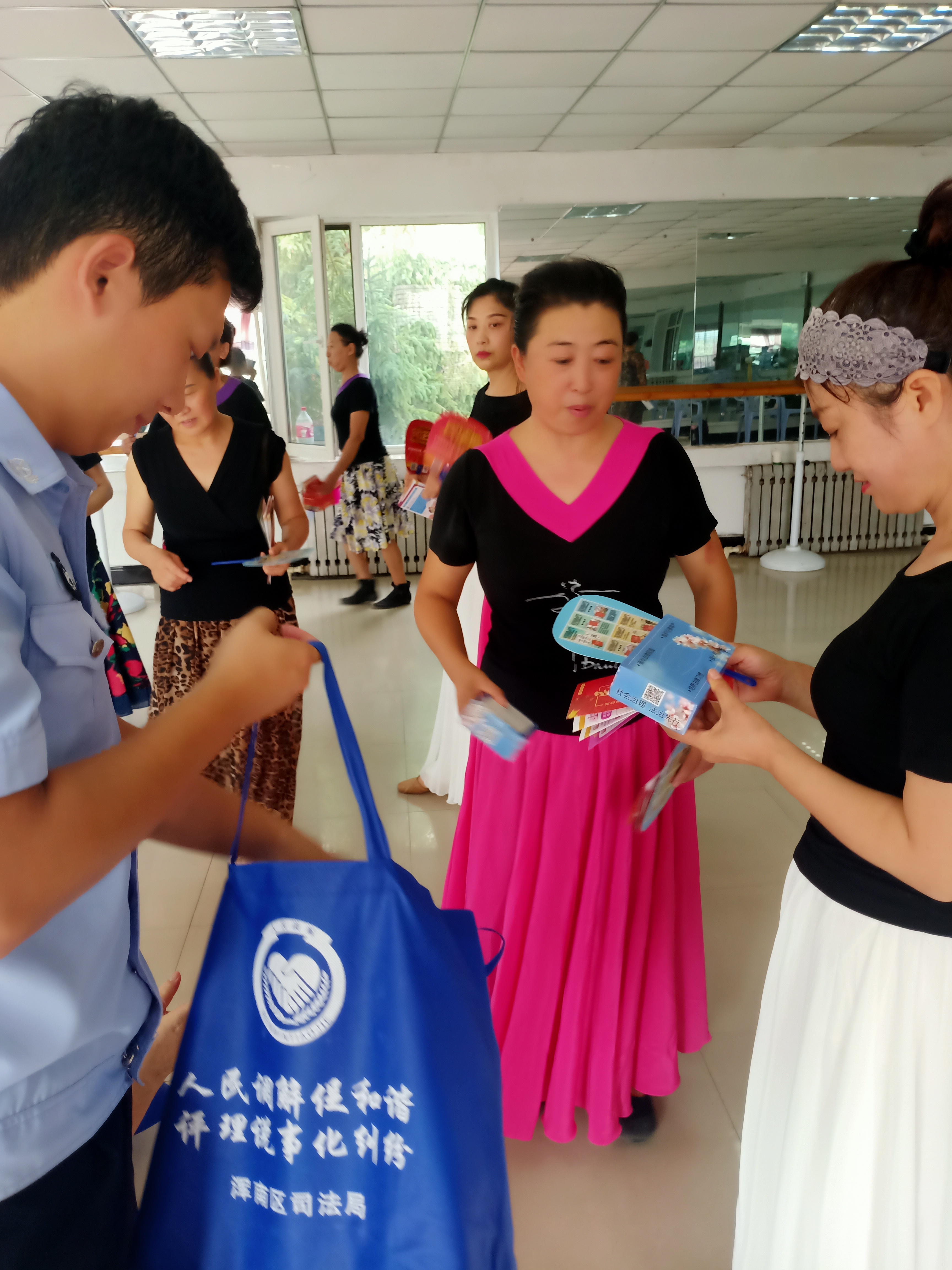 学习宣传民法典 评理说事化纠纷——桃仙司法所走进美地社区开展民法典宣传