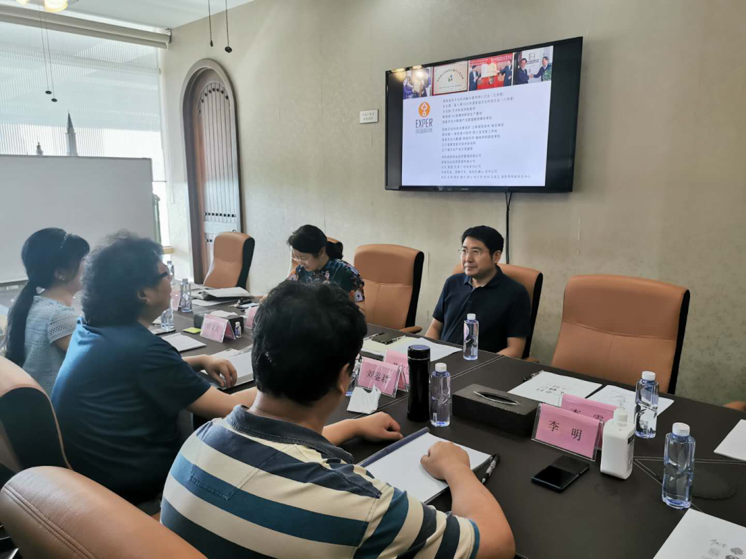 区委副书记黄宝昱调研院士工作站建设情况