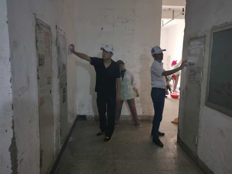 携手清洁家园 共建美丽沈阳——文华苑社区开展党员志愿者清洁活动