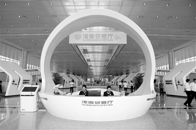 再见！25枚旧印章！浑南会客厅开门迎客 不到一小时发出首个“一章”许可证