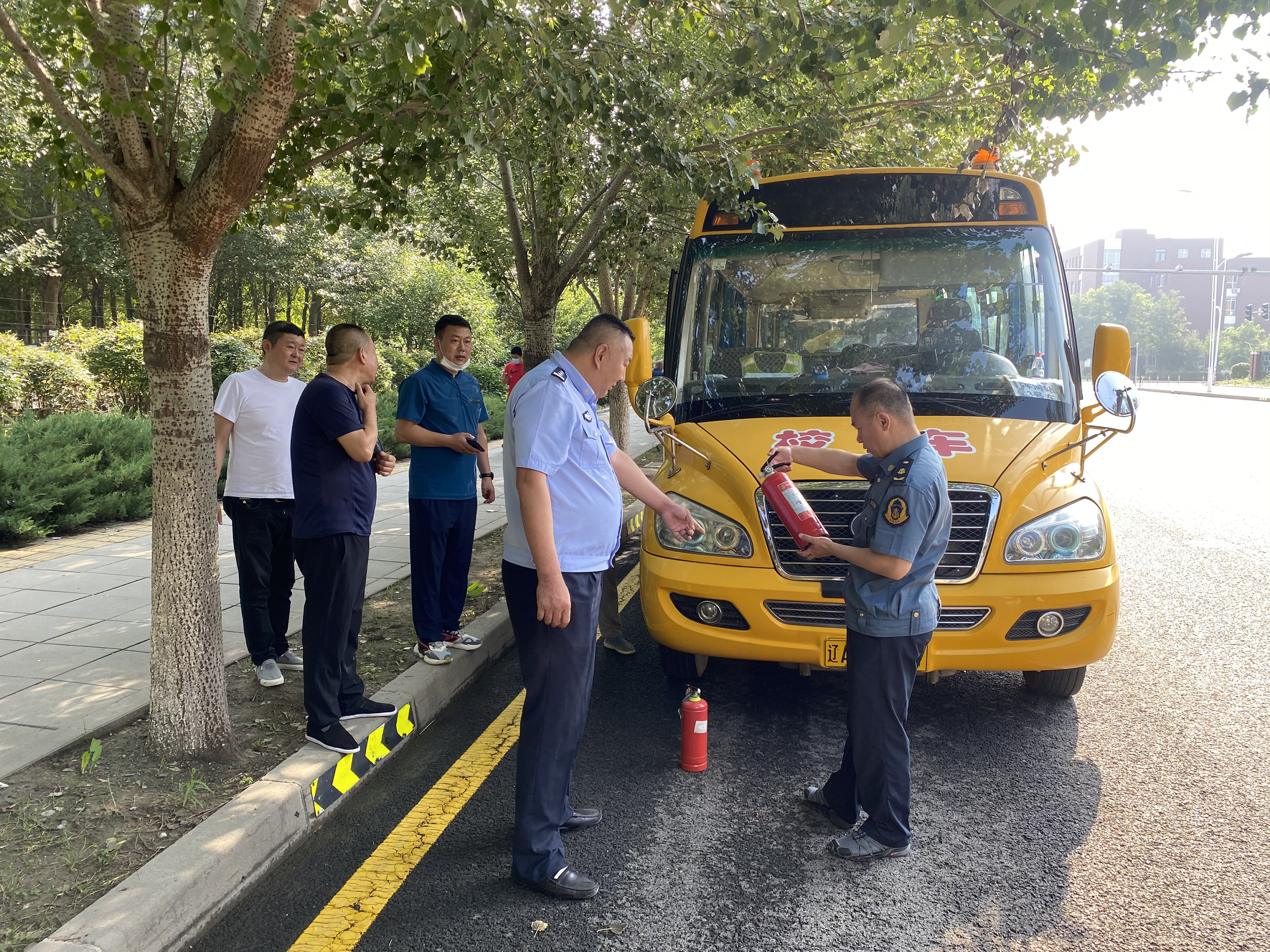校车排查保安全 多方护航送平安——浑南区教育局联合多部门开展校车安全专...