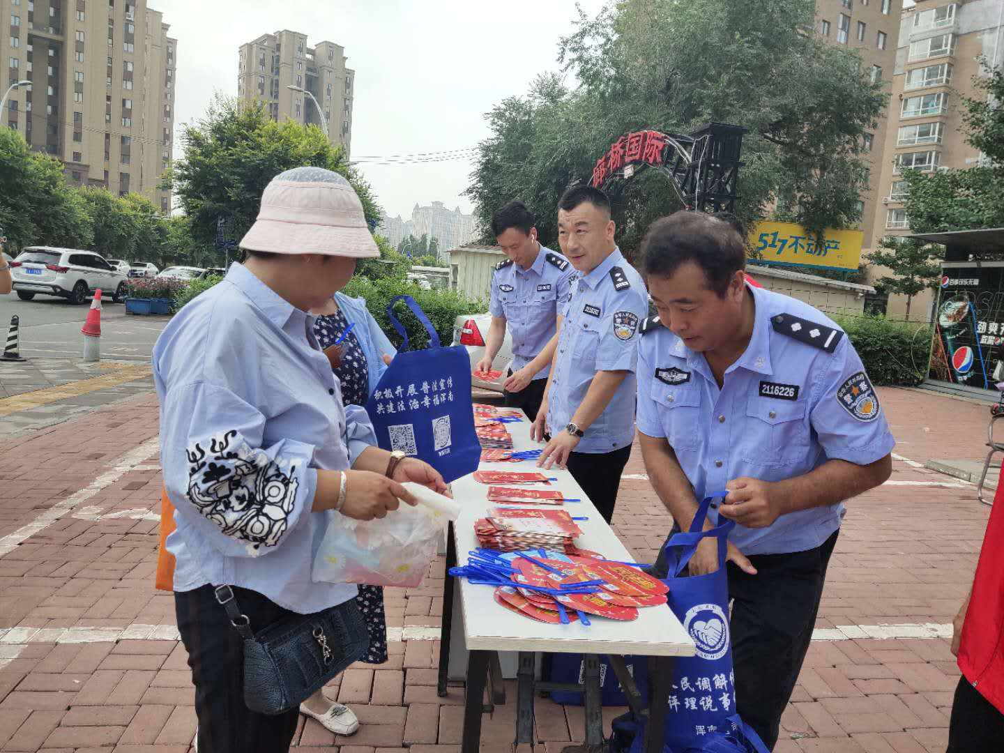 浑南区司法局走进评理说事点开展民法典宣传活动