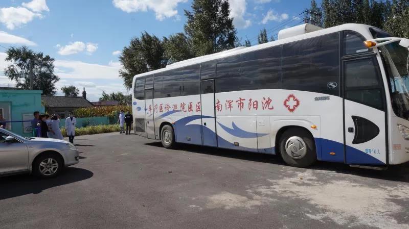 浑南区“健康大篷车”进村巡诊