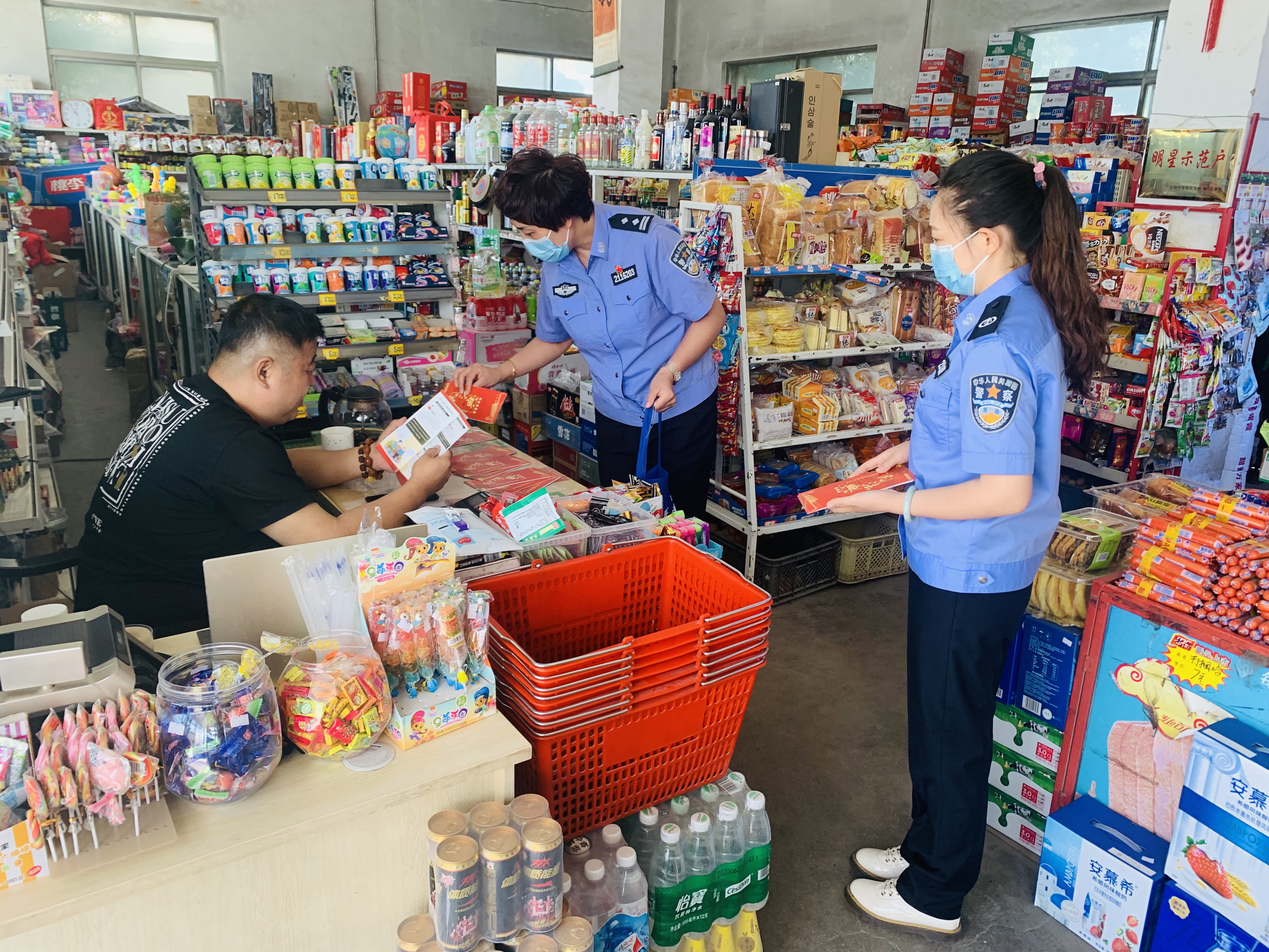 东湖司法所开展诚信文化宣传活动