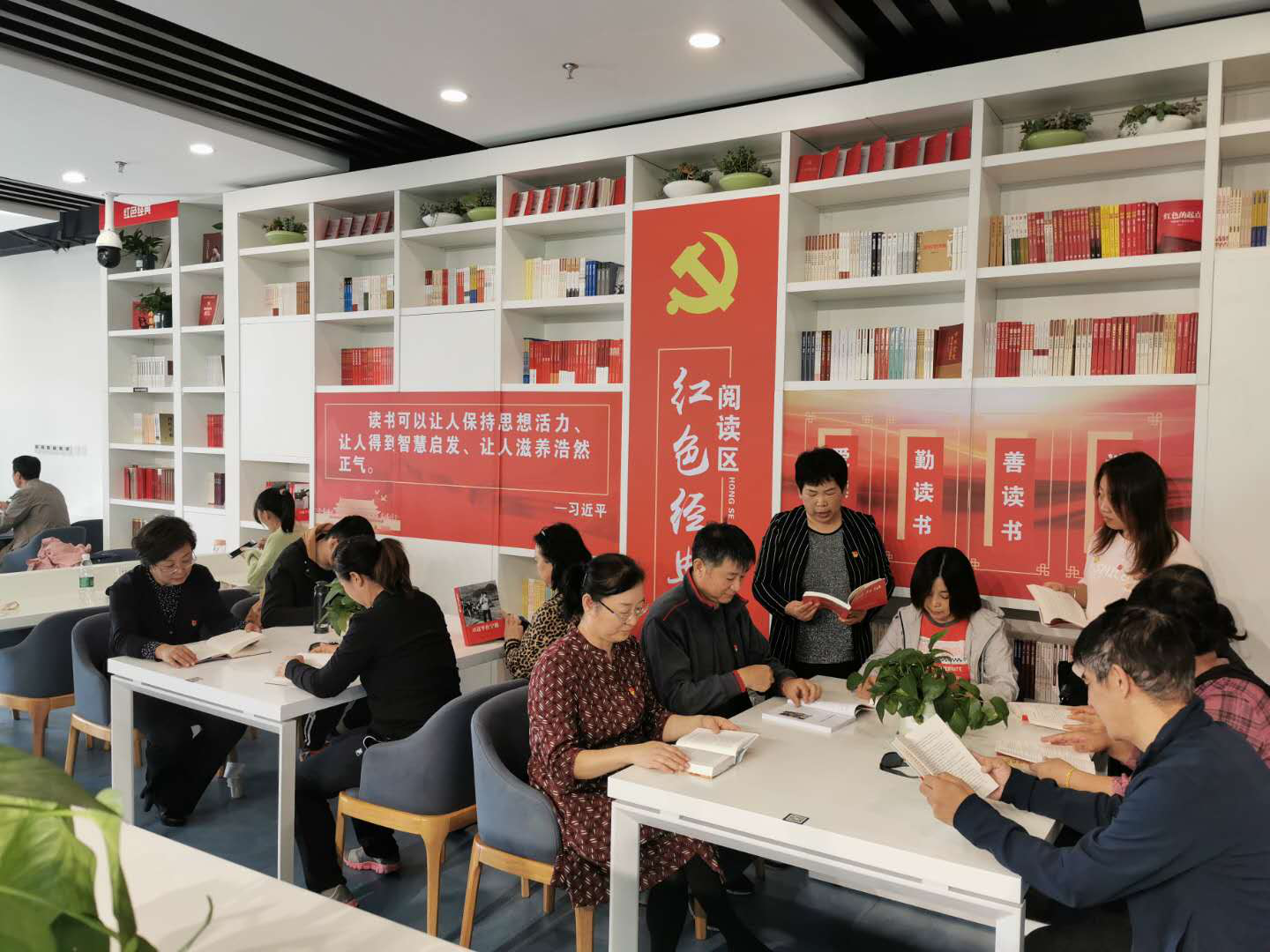 让书香润泽民心 用温暖幸福百姓——浑南区社区学院党支部开展“四史”学习活动