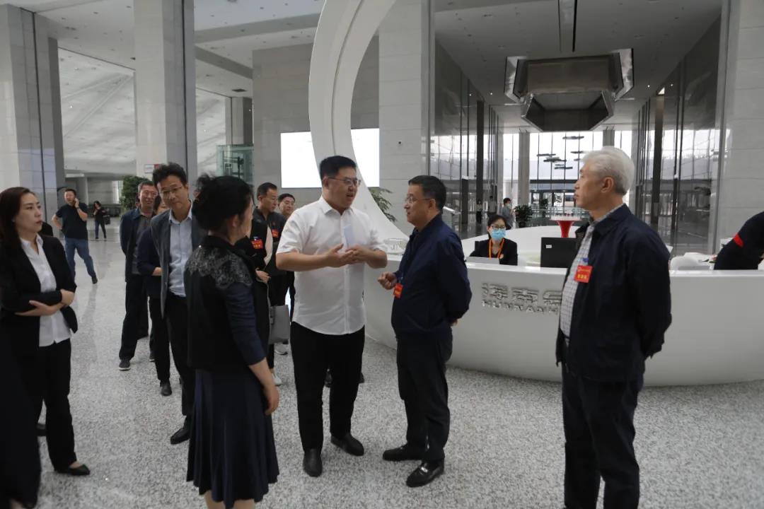 区人大常委会主任金光熙视察我区优化营商环境工作