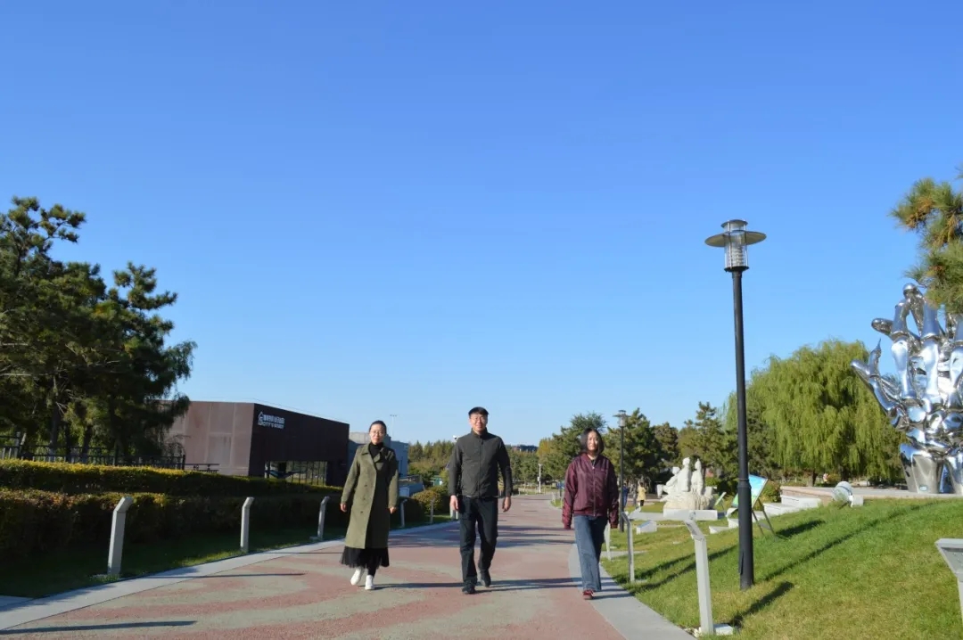 浑南开展“城市书房读书+健步走”主题党日活动