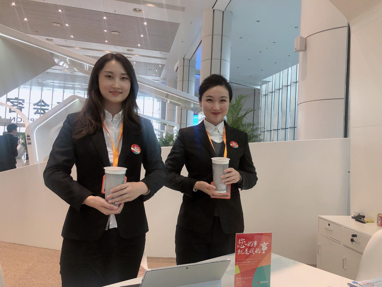 全程帮办助企业 冬日奶茶暖人心