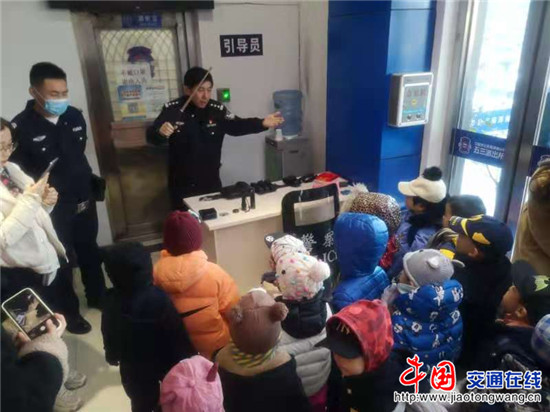 浑南:警营开放日 迎来可爱“小粉丝”