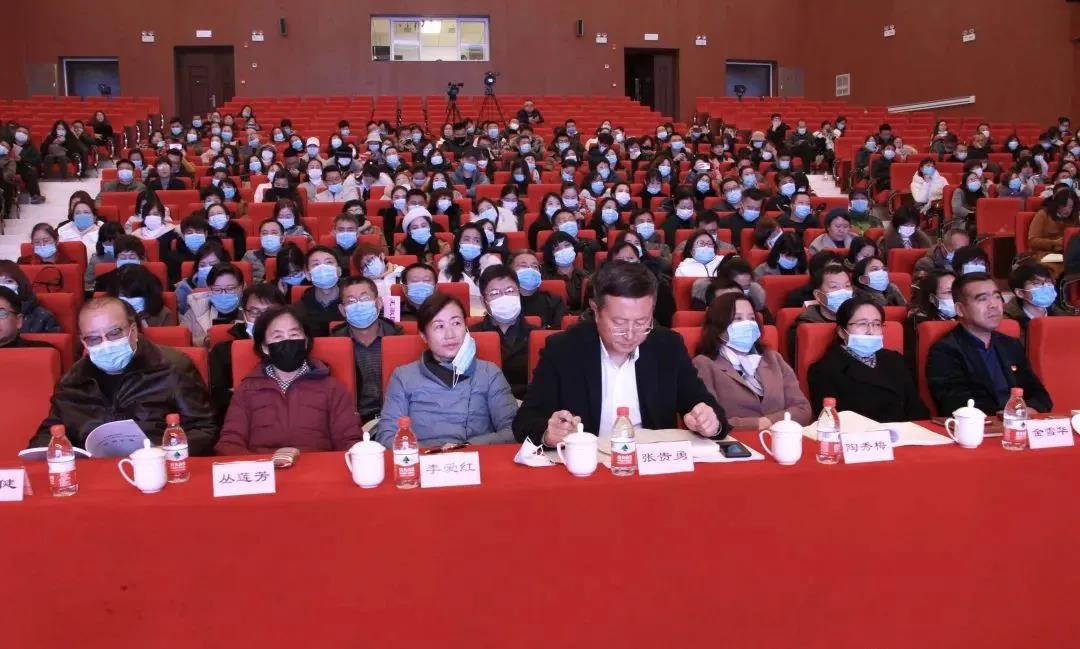 我区教育系统举行学习贯彻党的十九届五中全会精神报告会