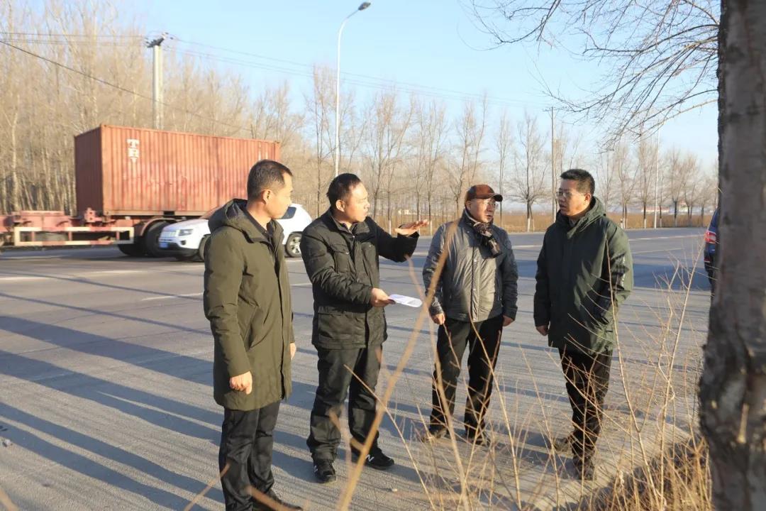 区人大环资委调研我区农村秸杆处置和土地深翻工作