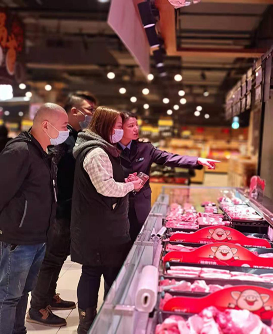 区卫生健康监督中心开展商超监督检查工作