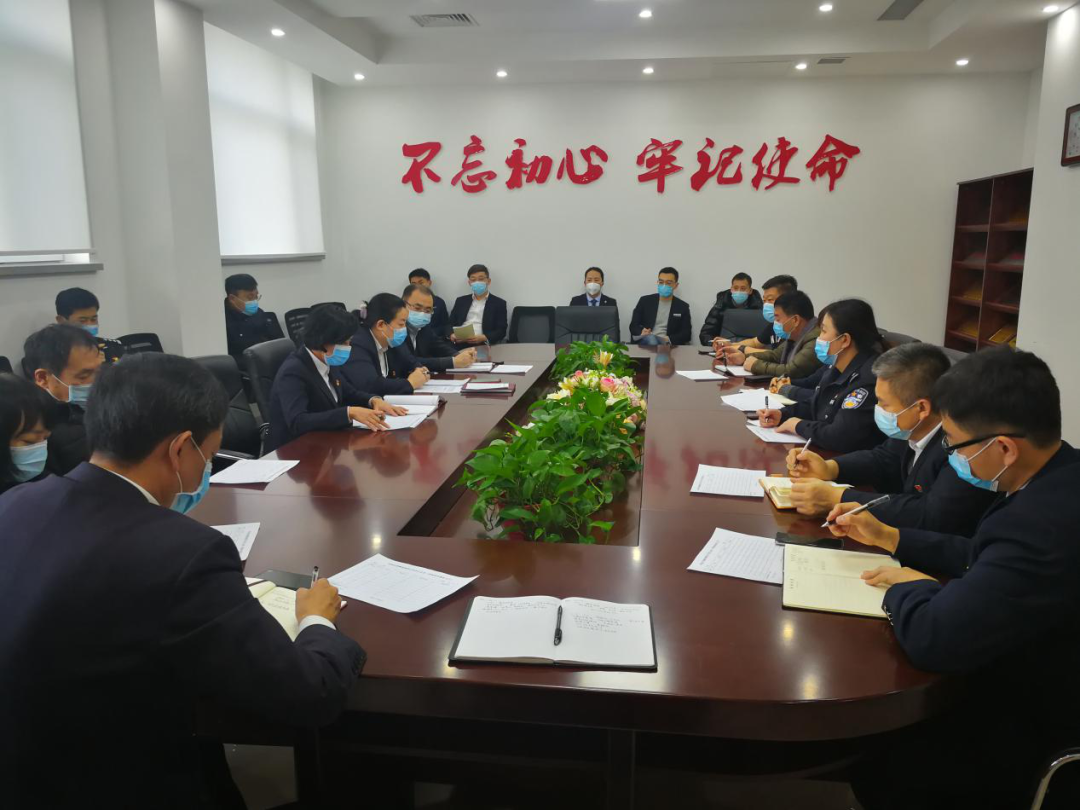 区社会事务服务与行政执法中心组织召开疫情防控工作会议