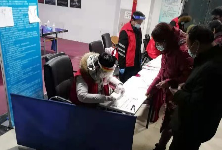 区工信局:全员出动 奔赴一线抗击疫情