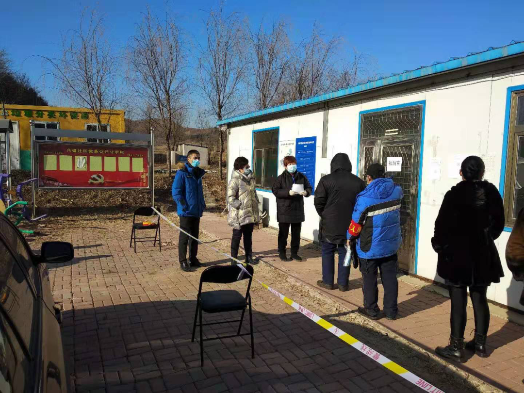 王滨街道：精心统筹检测工作展效率 细致周到服务群众显温情