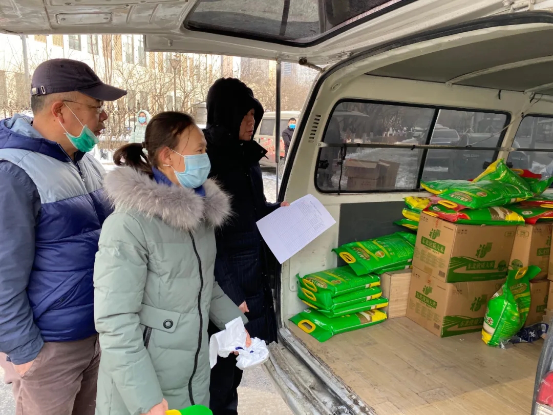 沈阳市浑南新区小非公企业联合工会委员会慰问春节“不离沈”职工