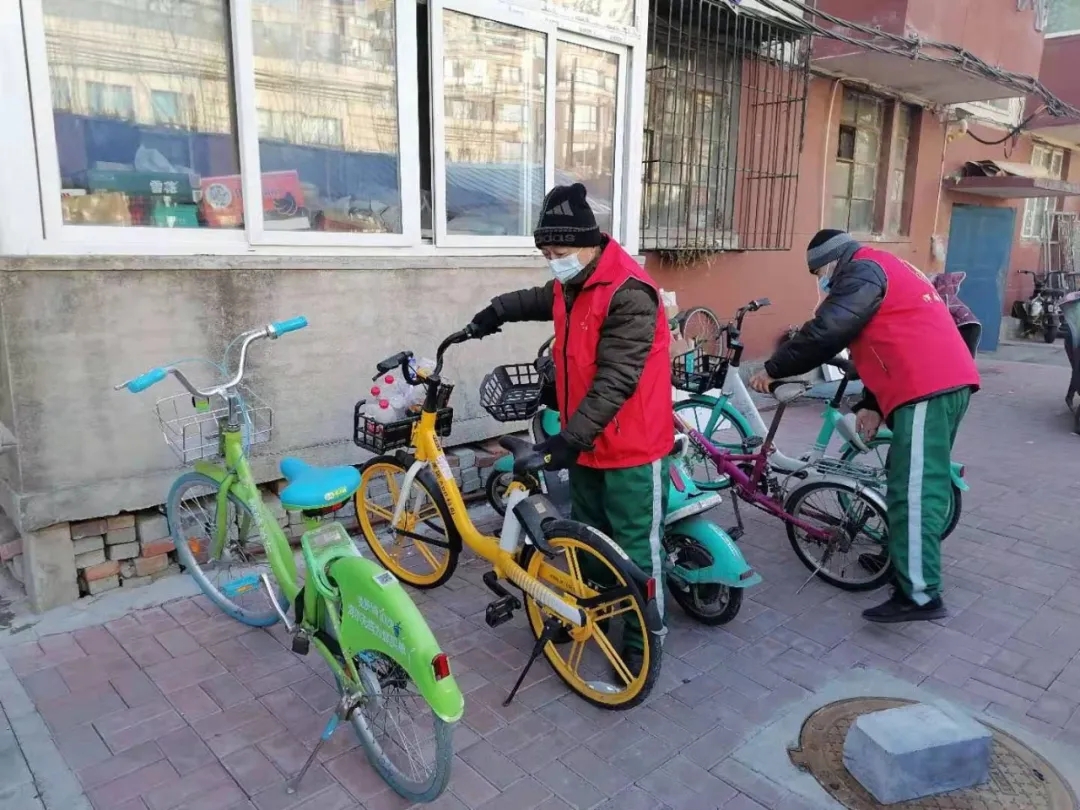 浑南志愿者开展清洁社区暖心服务活动