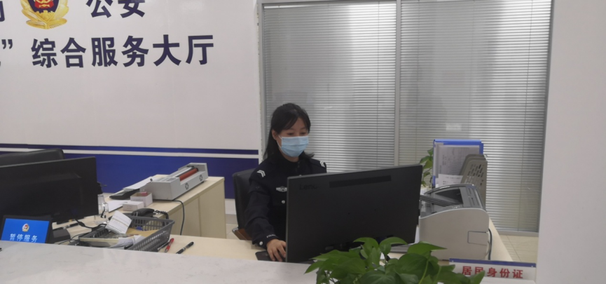 区政务服务中心:春节期间“不打烊” 为民服务暖人心