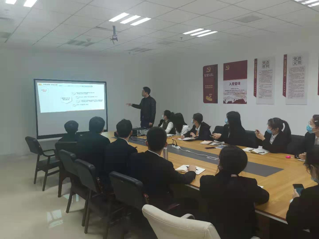 区审批局:强化业务培训 解决企业难点