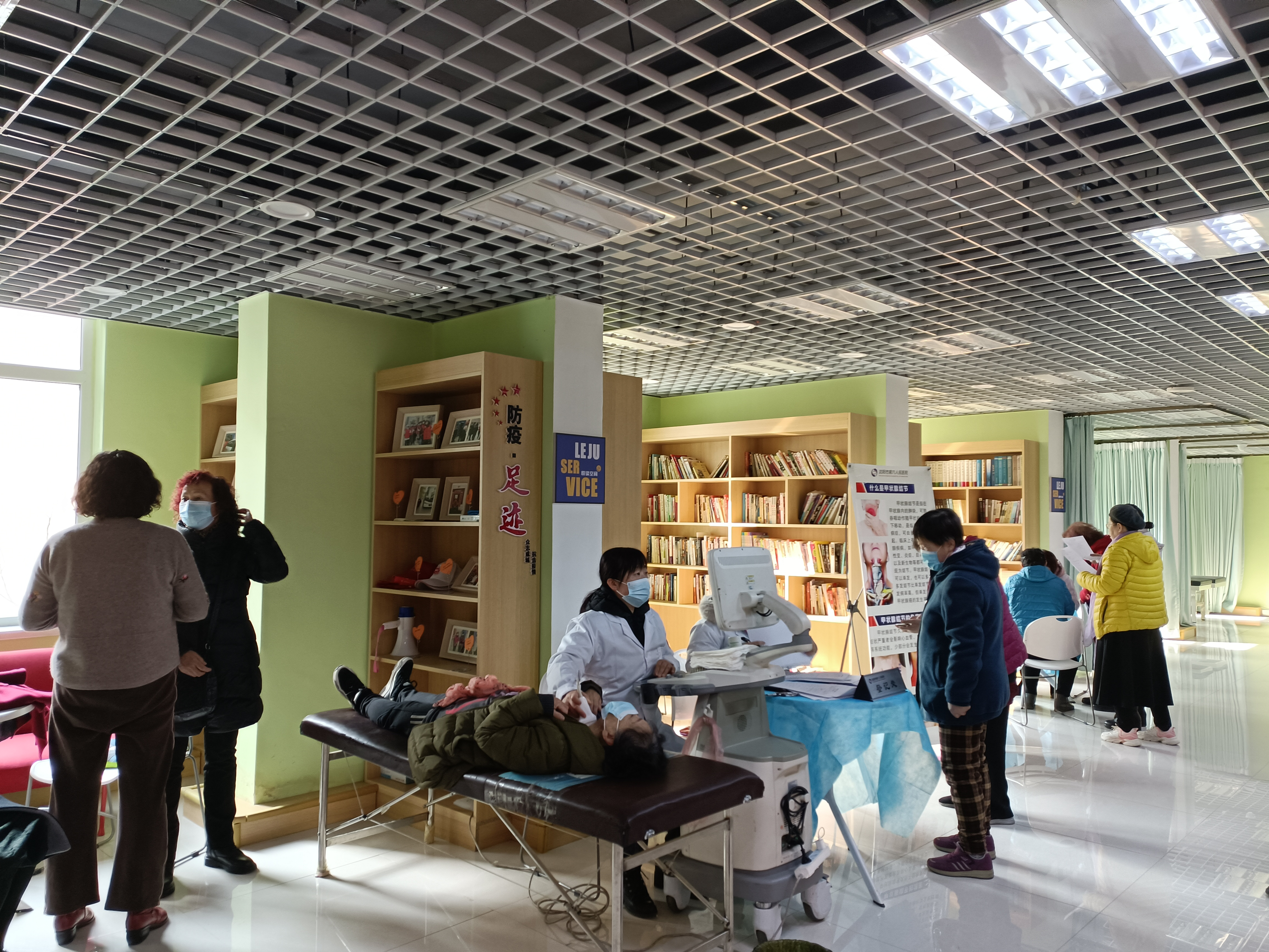 ?文明实践学雷锋  爱心义诊进社区——浑南区五三街道美好社区携手市第六人...