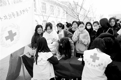 医学院校师生开展无偿献血活动