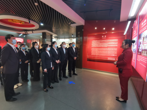 区社会事务服务与行政执法中心: 重温峥嵘岁月 传承红色基因