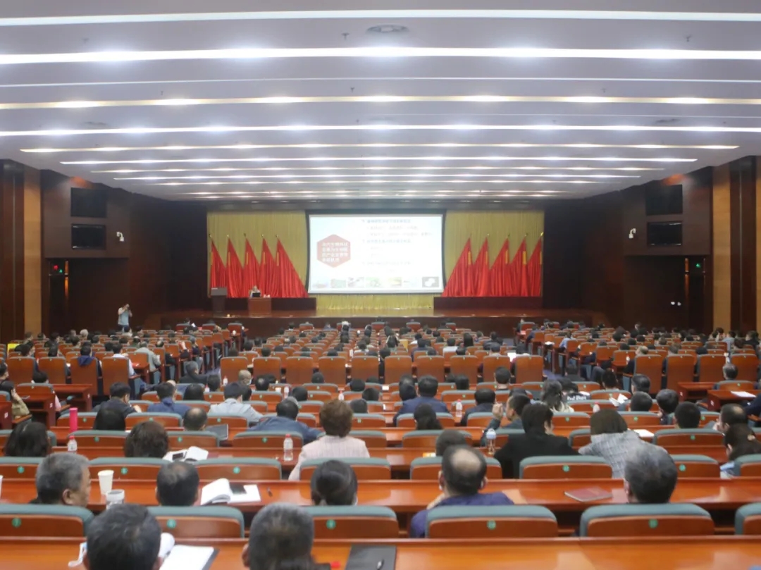 我区召开区委理论学习中心组(扩大)学习会议