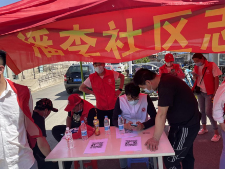 王滨街道志愿者助力新冠疫苗接种