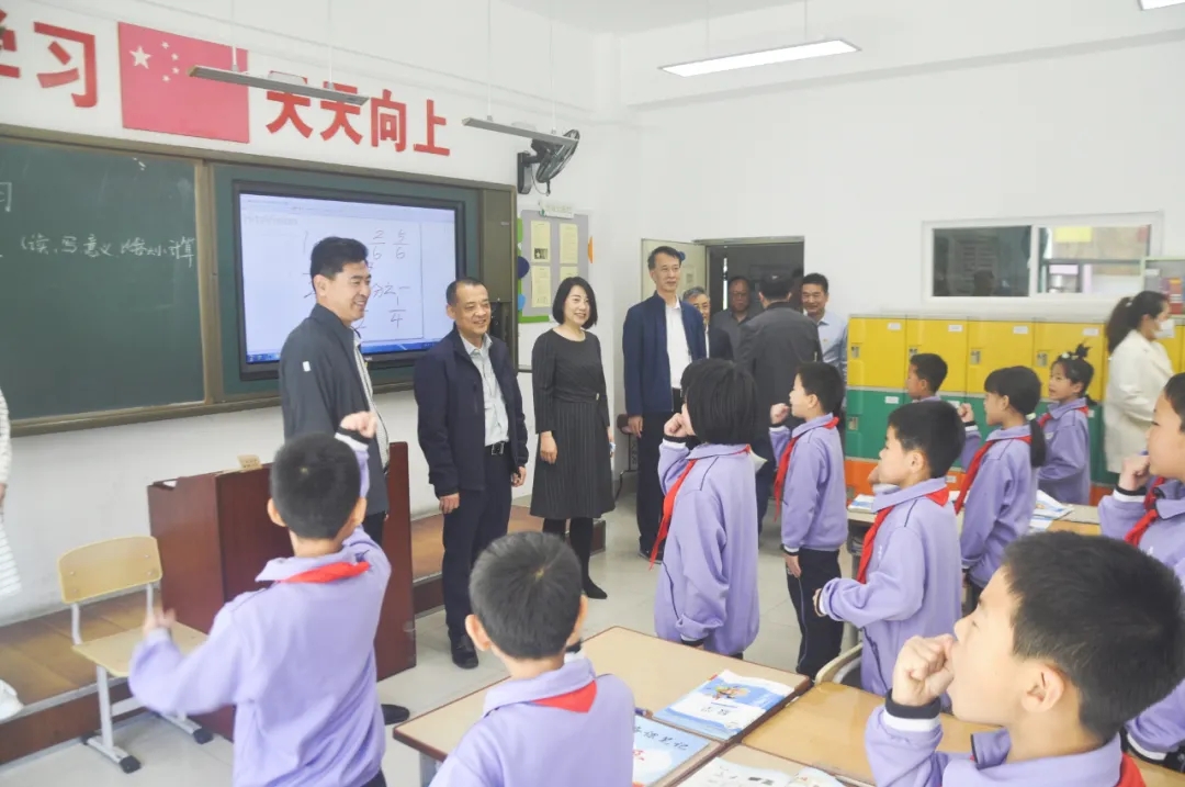 区政协在辽宁省光明学校开展走访慰问活动