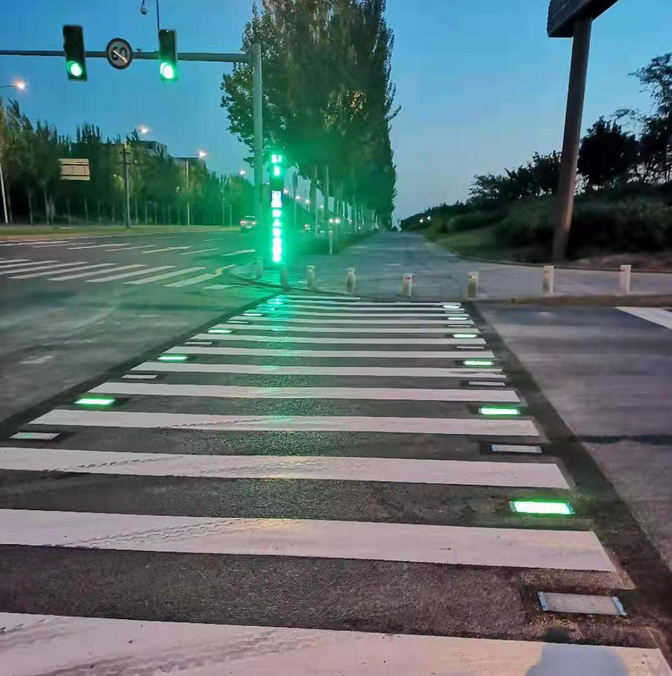 安全又暖心!浑南区首条“智慧发光斑马线”亮相