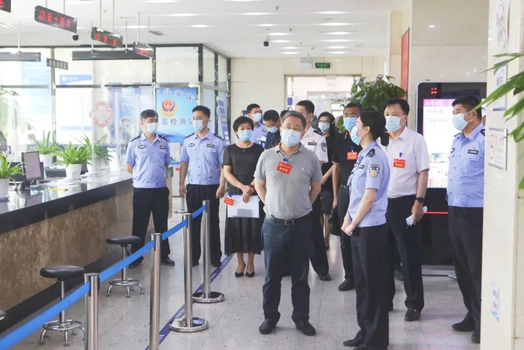 区人大常委会视察我区智慧交通建设工作并调研我区人口数量分布情况