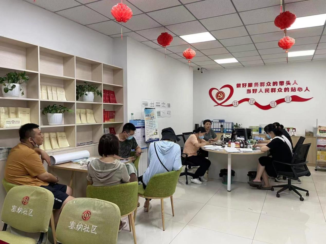 五三街道开展“安全进商铺 瓶装液化气隐患大夜查”活动