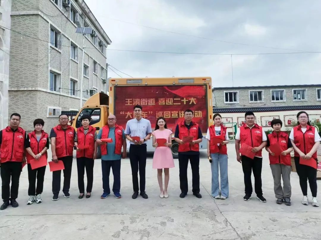 宣传篷车进乡村 红色精神种民心