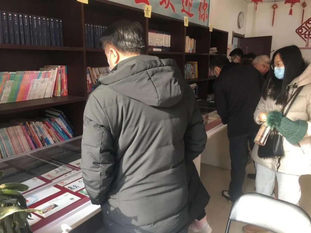 【深入践行“两邻”理念】白塔街道上青社区举行“迎冬奥 邮品展 ”活动