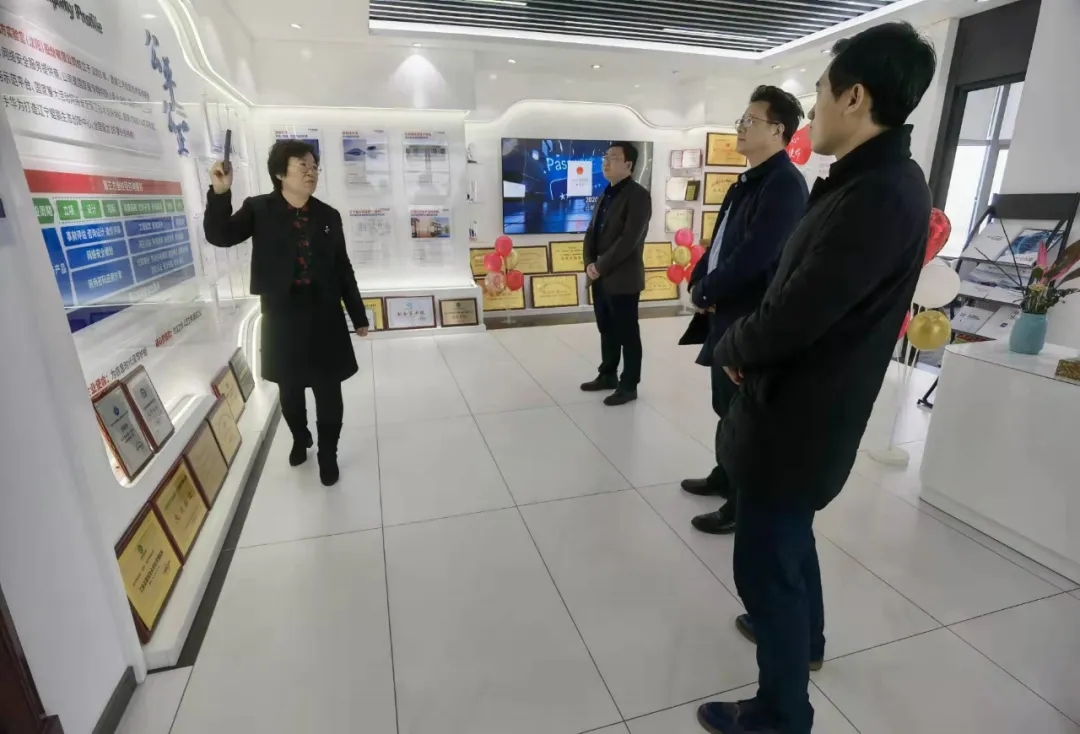 区营商局：重点项目建设服务春节“不打烊”