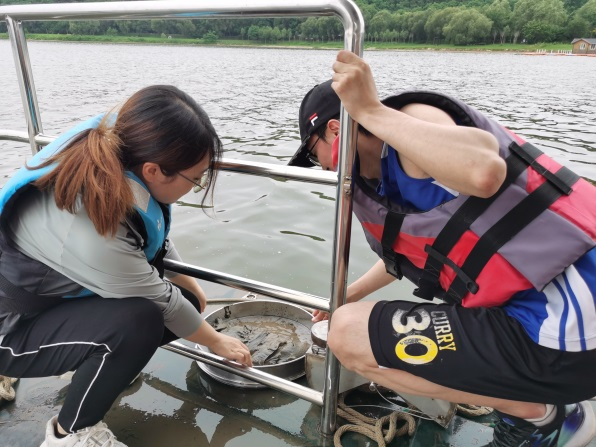 我区开展棋盘山水库渔业环境监测调查工作