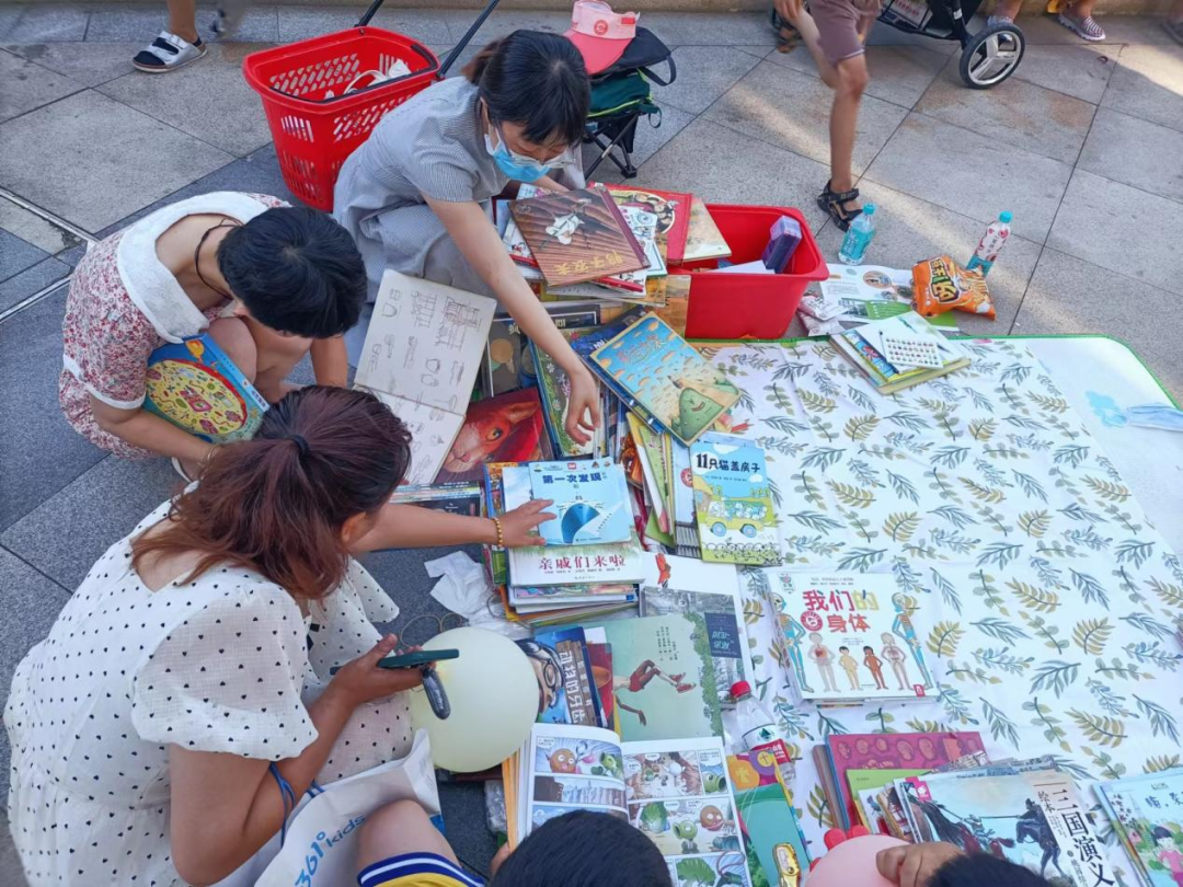 【深入践行“两邻”理念】库榆社区举行“榆乐邻里·跳蚤市场”活动