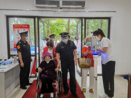 区政务服务中心：完善便民新举措 彰显政务新面貌