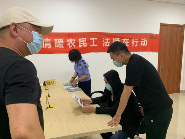 区司法局开展“情暖农民工 法援在行动”普法宣传活动