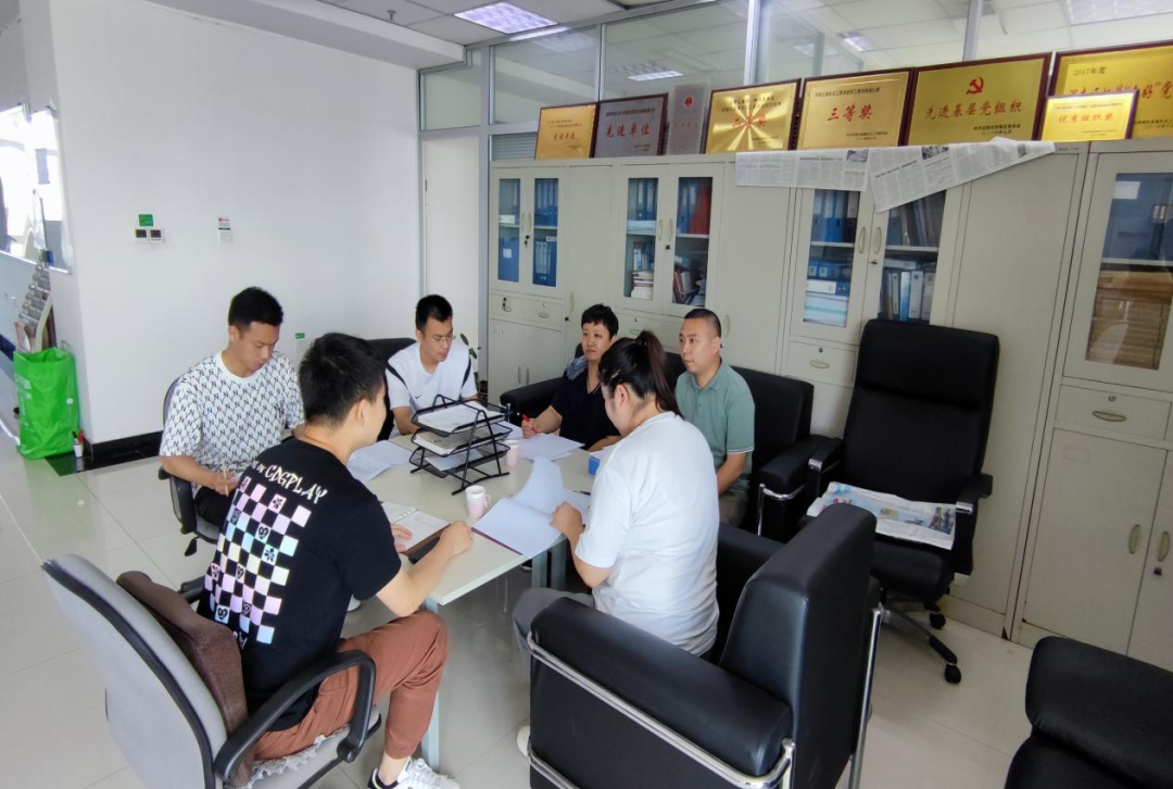 区委编办举行机构编制执行情况和使用效益评估试点工作座谈会