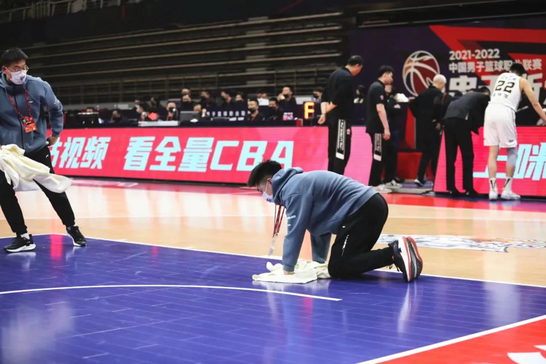 CBA赛场靓丽风景线——浑南志愿者