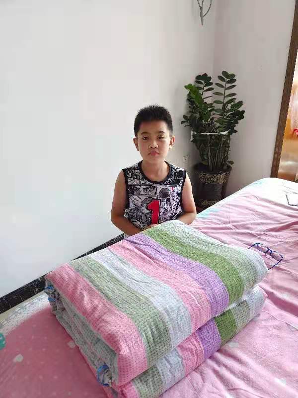 【炫·阳光校园】沈阳市浑南区东陵路小学：开展叠“豆腐块”活动 红领巾致...