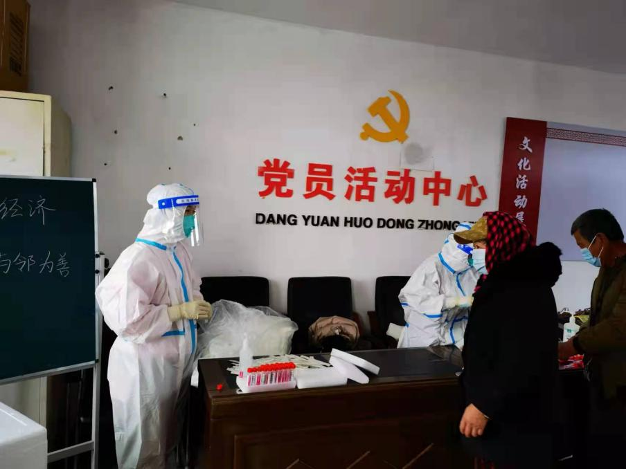 祝家街道志愿者助力街道提前完成本轮 扩面核酸检测工作