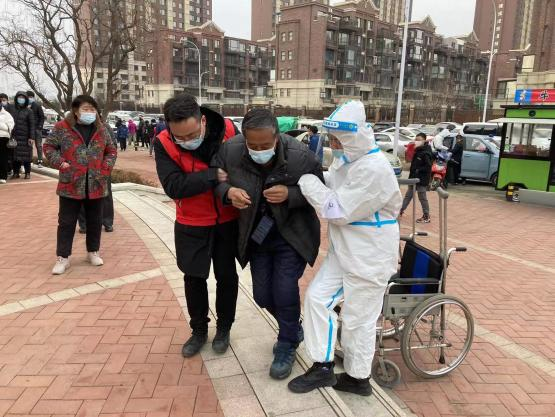 党旗飘扬最前线 凝心聚力抗疫情