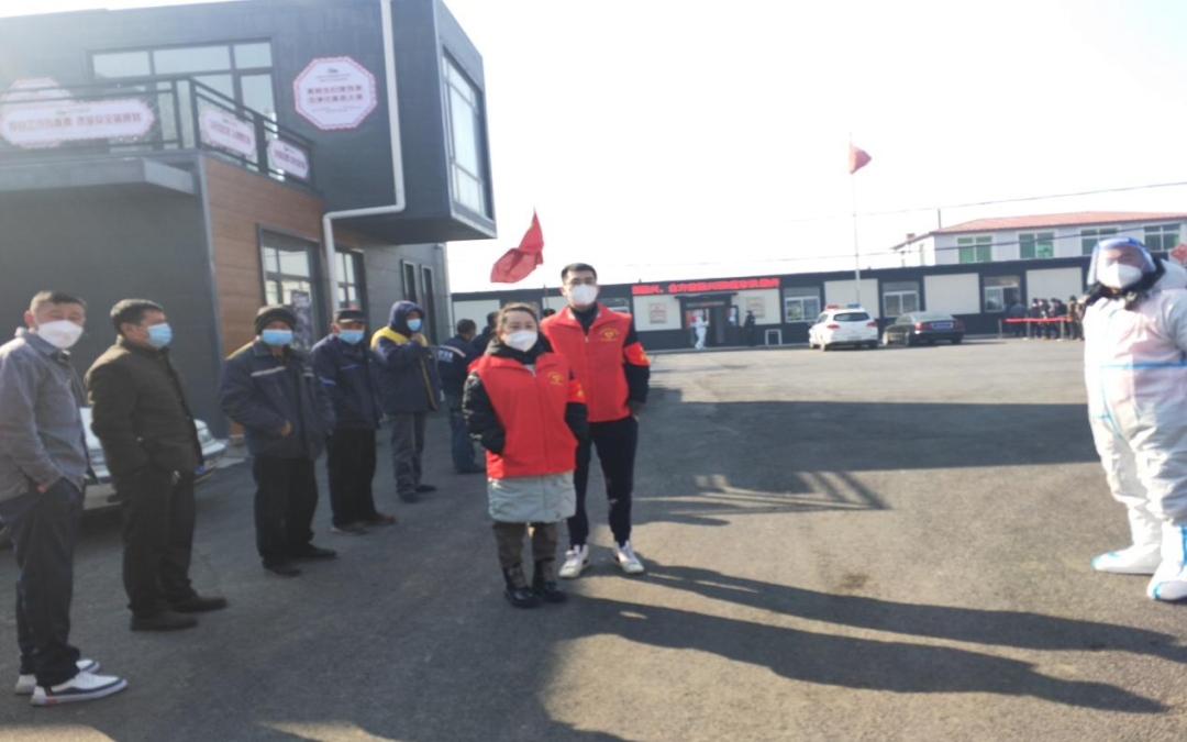 两对母子齐上阵 战“疫”同心当先锋