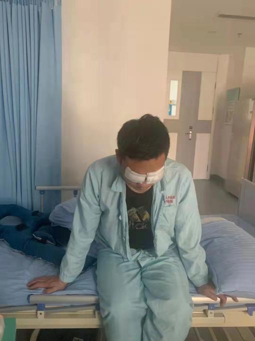 眼睛看不见也挡不住他“倔犟”的心