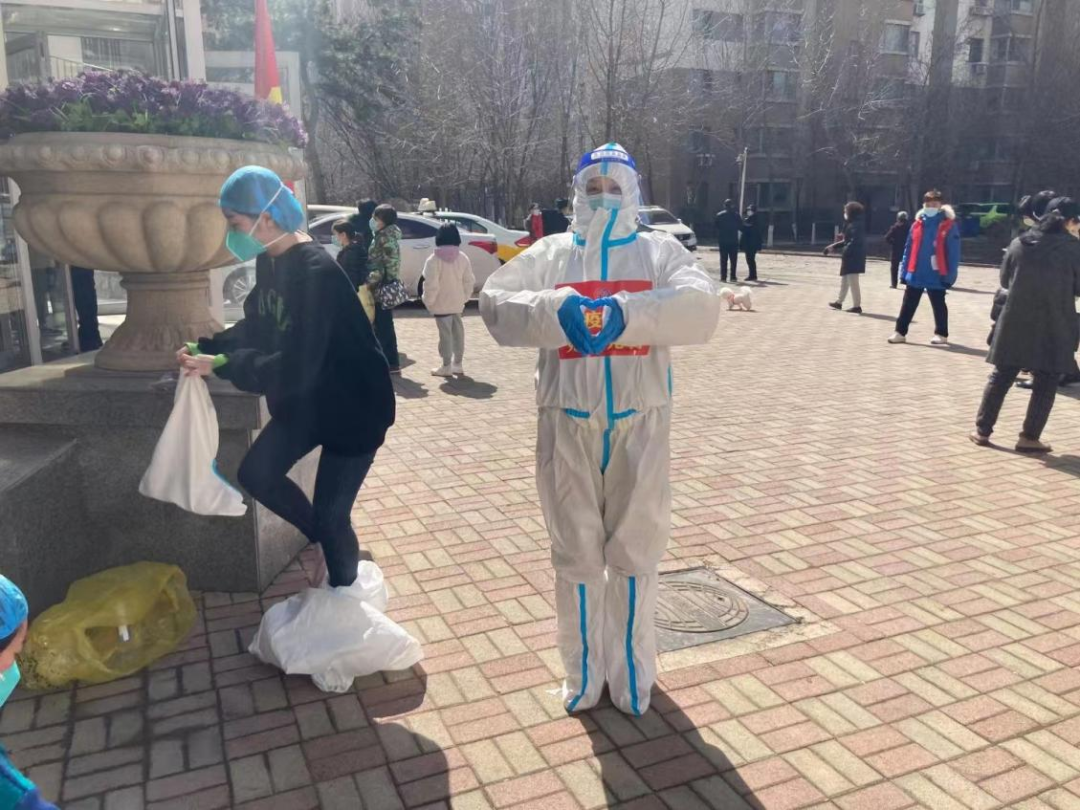 默默奉献的“助理员”们