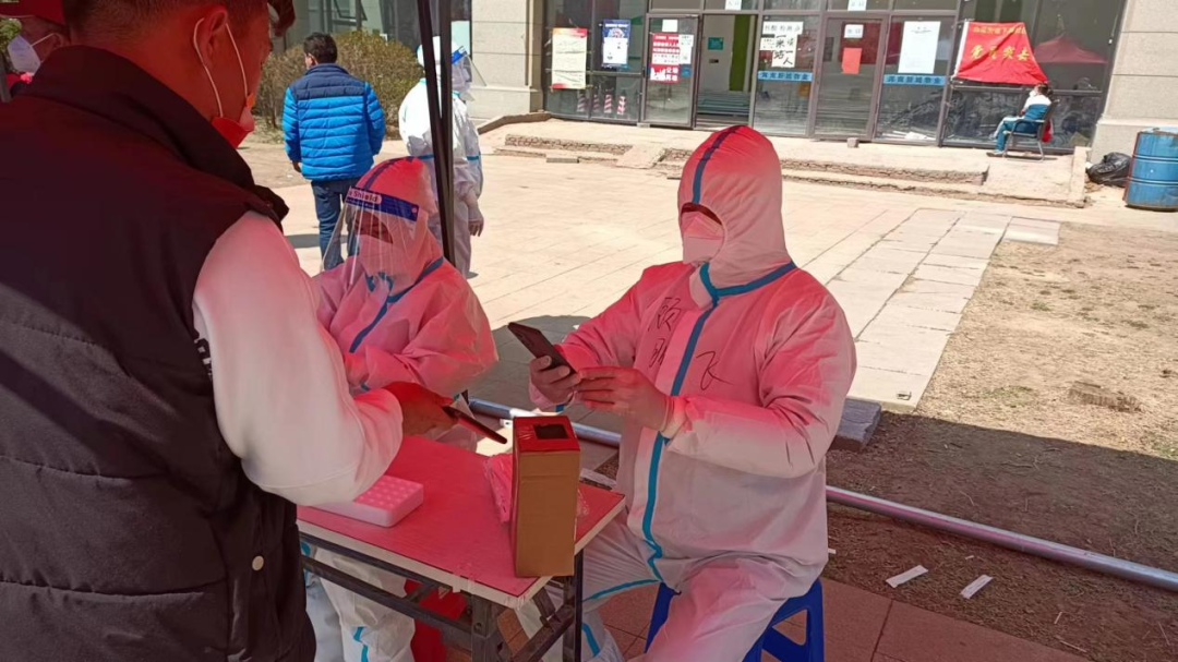 同心抗疫！夫妻档志愿者的“感同身受”