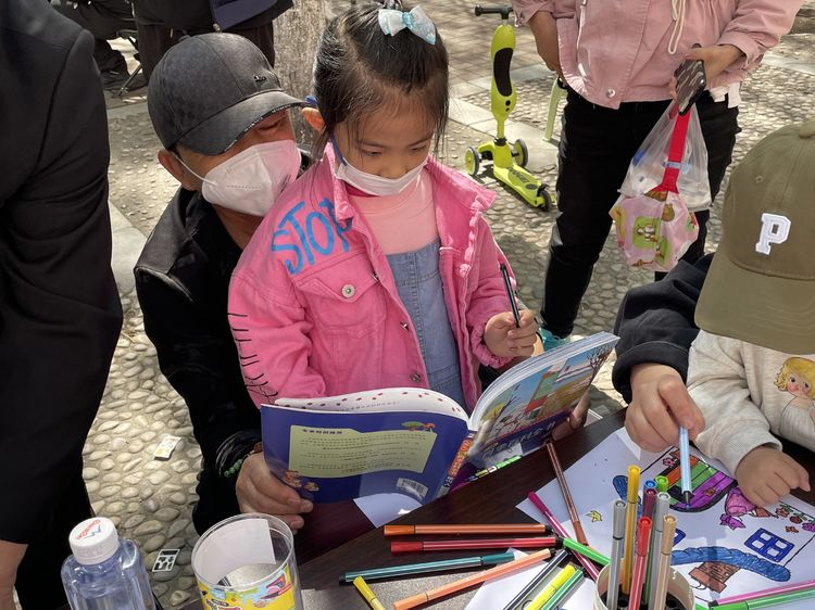 【深入践行“两邻”理念】世纪新城社区举行“书香飘万家 书香致未来”亲子...