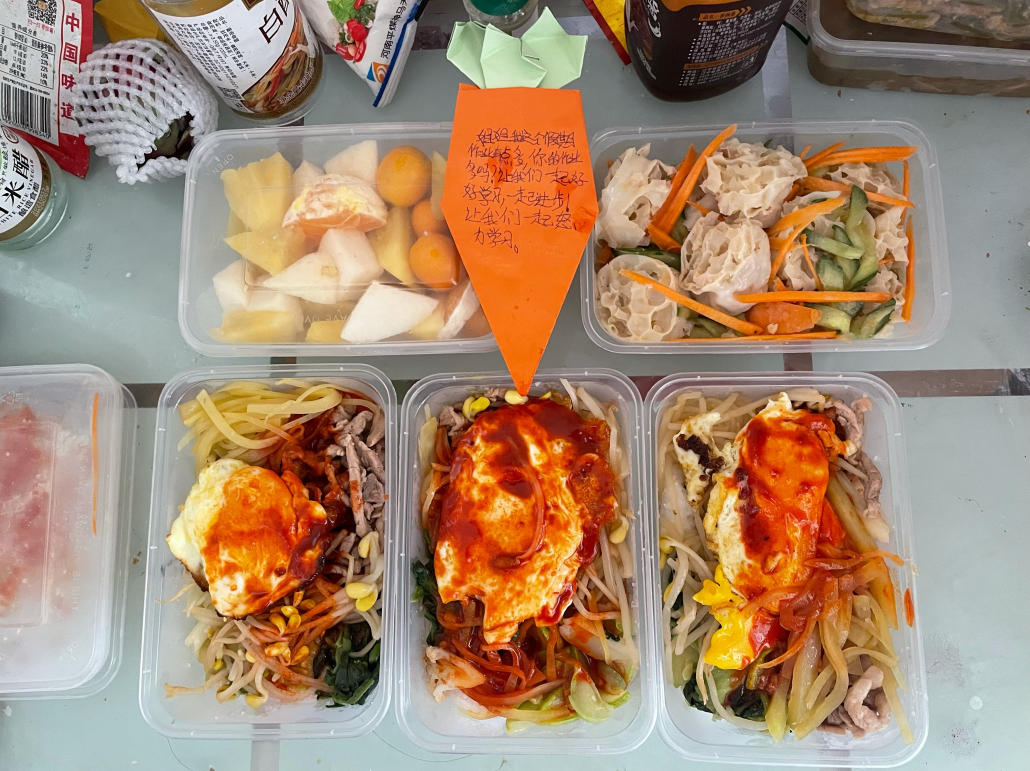 暖心！“代理妈妈们”与三个居家隔离的“园宠”